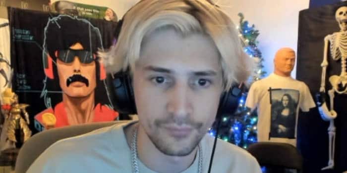 xQc ดึงมีดโบราณ CS2 ระดับพิเศษแม้การเป็นไปไม่ได้