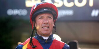 นักขี่ม้าตำนาน Frankie Dettori ได้รับบทบาทเป็นทูตกับแพลตฟอร์มการวางเดิมพันชั้นนำ Stake